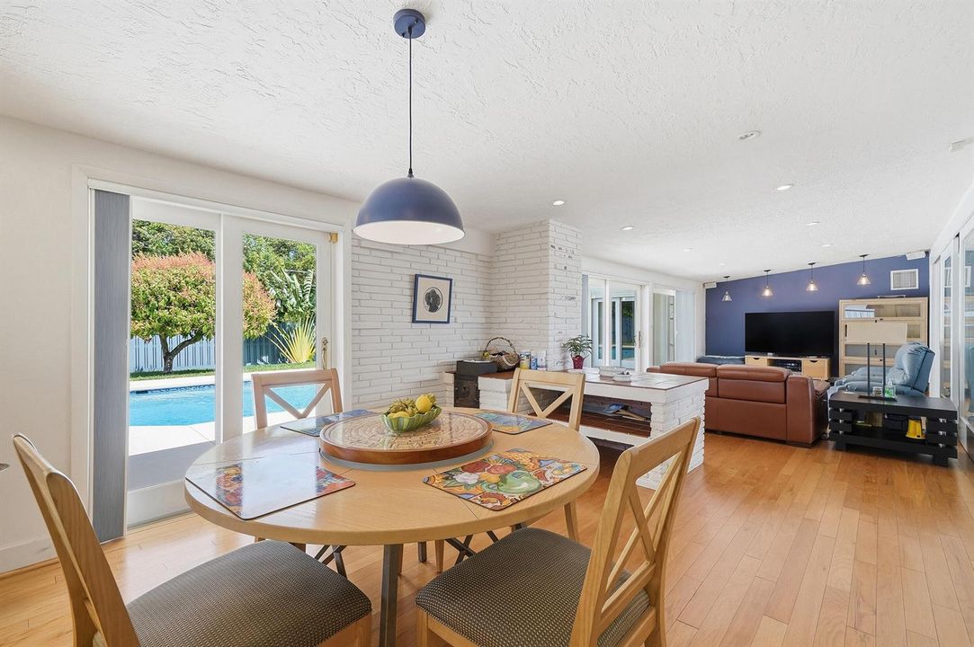 Breakfast & family room