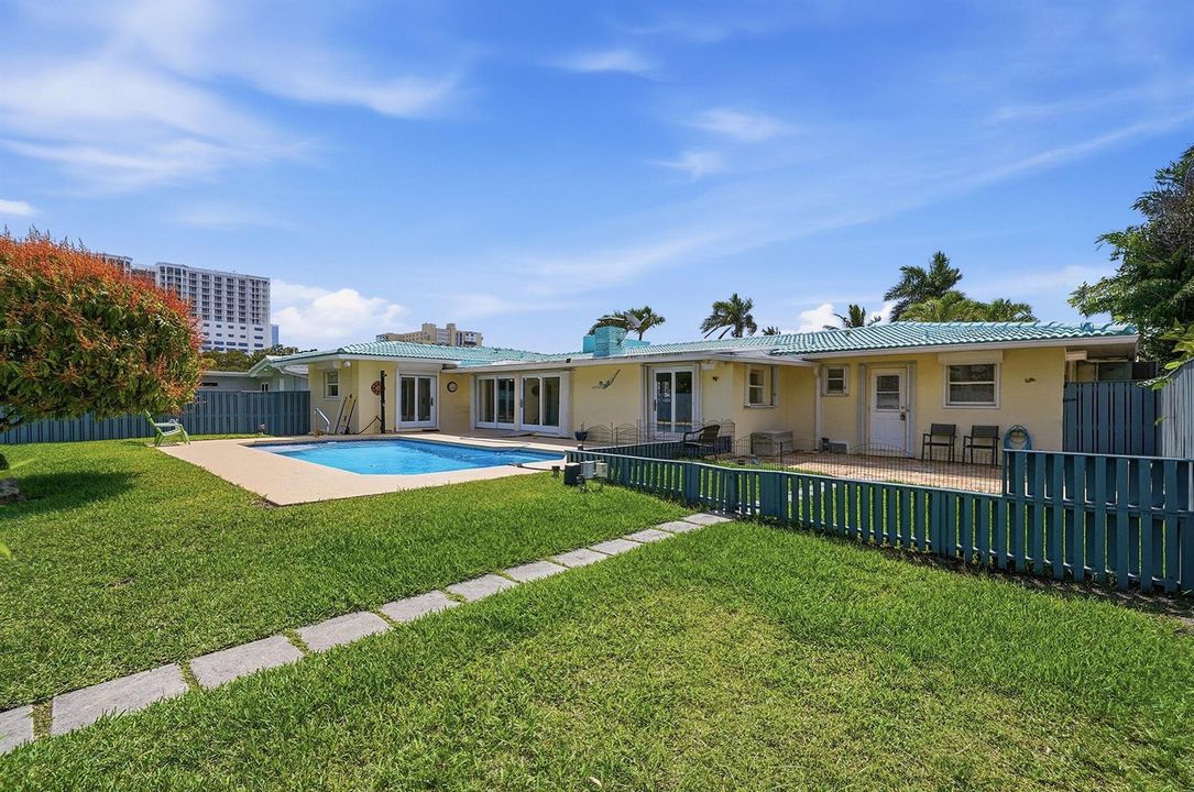 Yard & pool