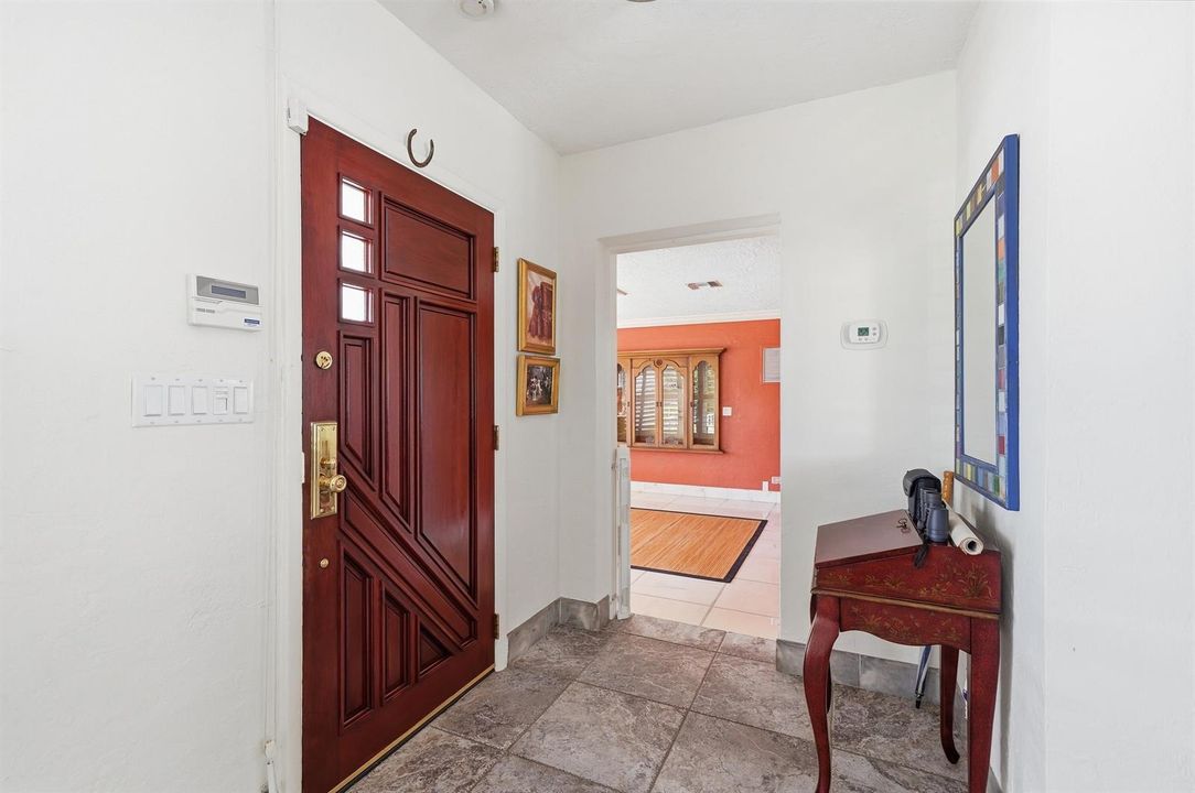 Entrance/foyer