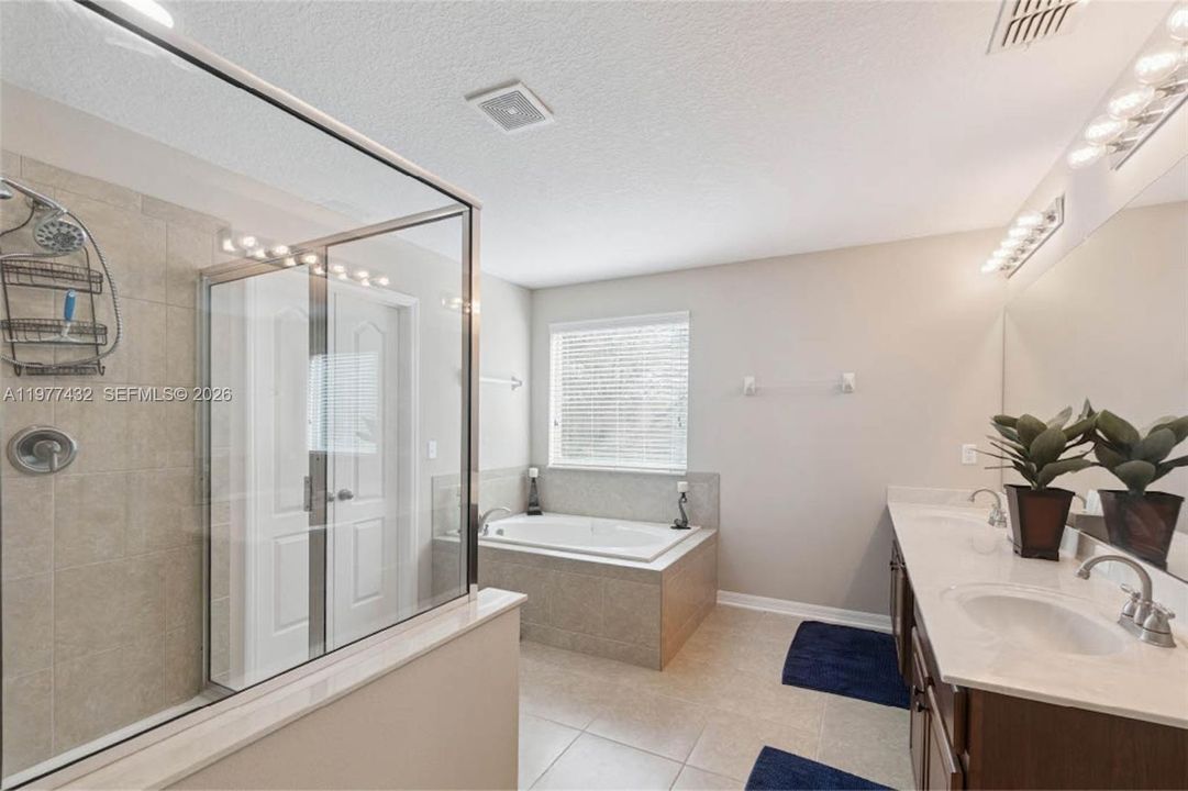 Recently Sold: $549,000 (5 beds, 3 baths, 3206 Square Feet)