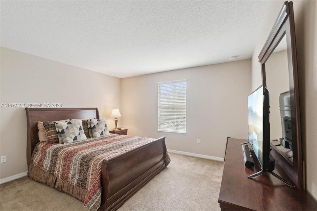 Recently Sold: $549,000 (5 beds, 3 baths, 3206 Square Feet)