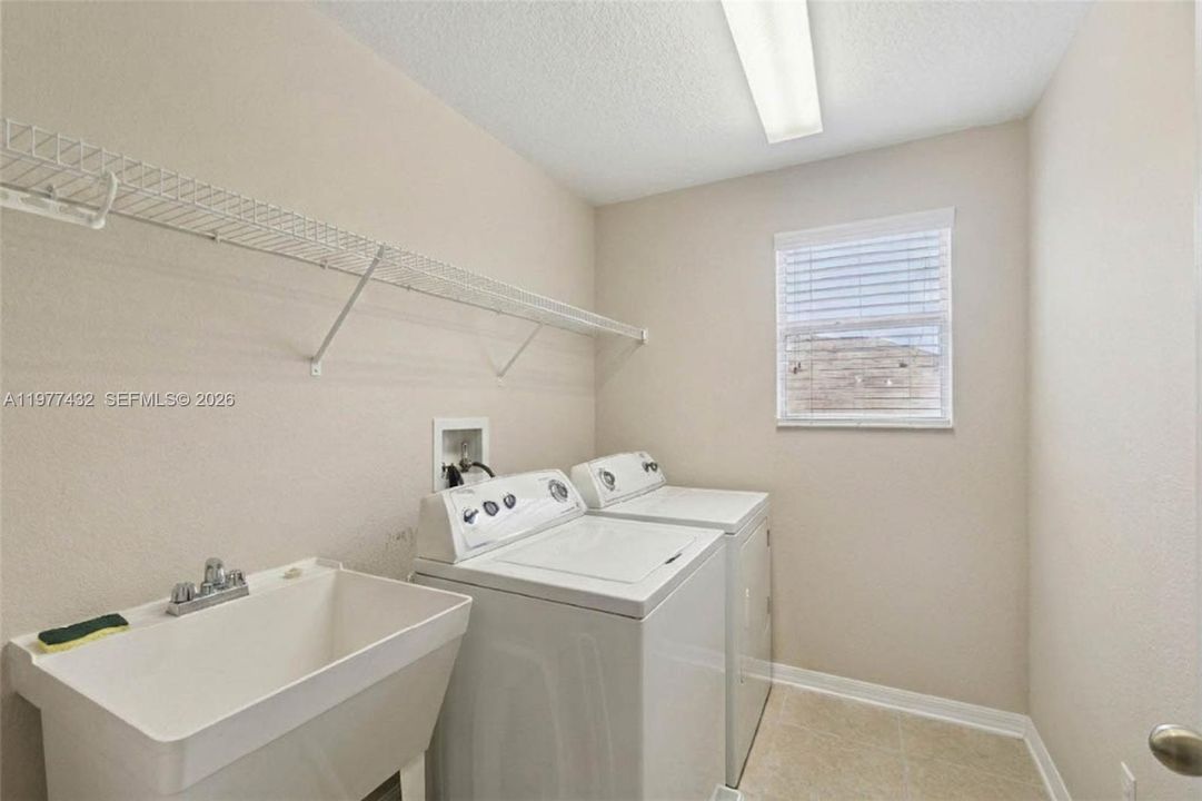 Recently Sold: $549,000 (5 beds, 3 baths, 3206 Square Feet)
