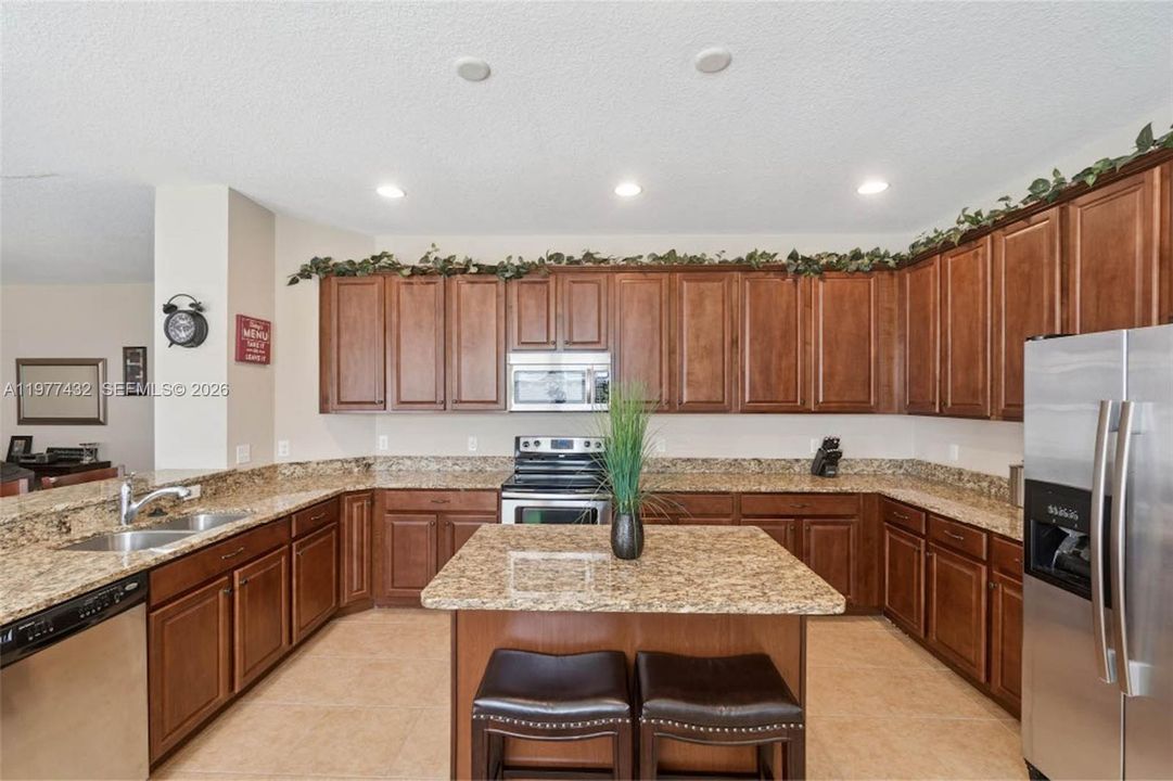 Recently Sold: $549,000 (5 beds, 3 baths, 3206 Square Feet)