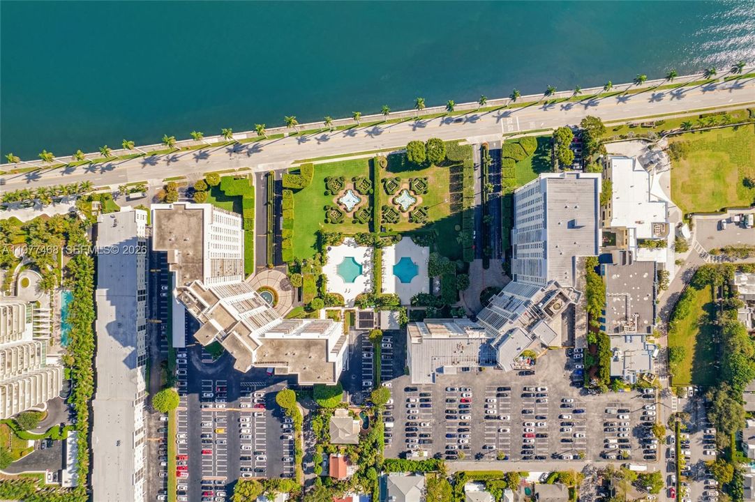 For Sale: $975,000 (2 beds, 2 baths, 1363 Square Feet)
