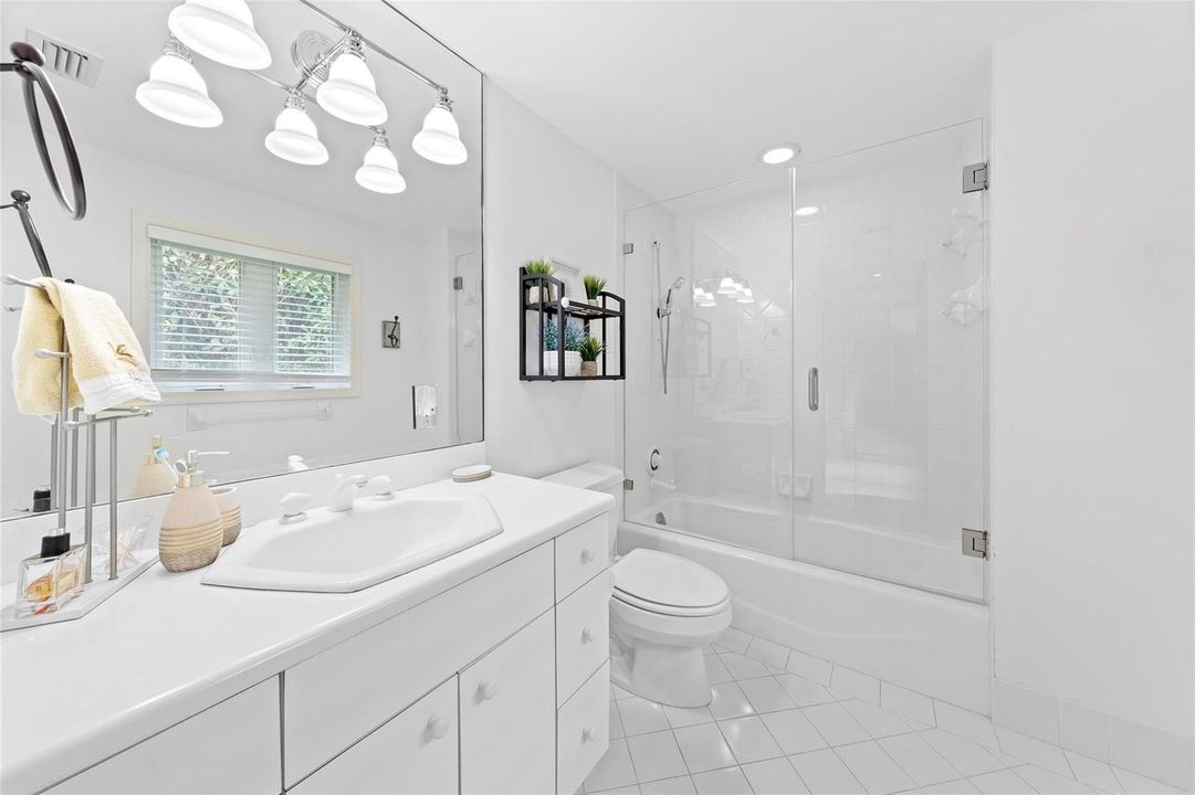 2ND BATHROOM