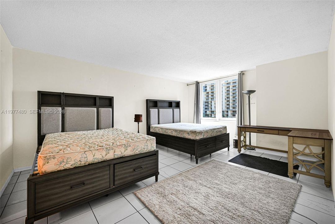 For Sale: $1,299,000 (1 beds, 1 baths, 880 Square Feet)