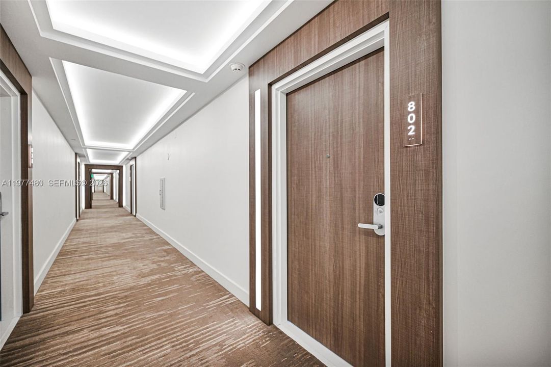 For Sale: $1,299,000 (1 beds, 1 baths, 880 Square Feet)