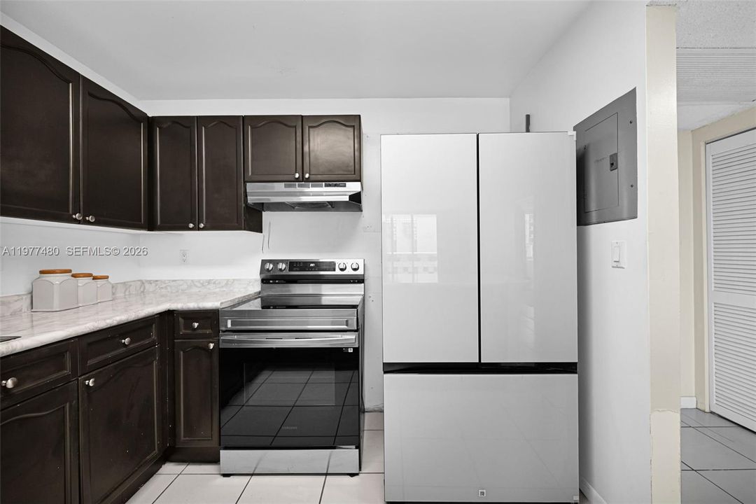 For Sale: $1,299,000 (1 beds, 1 baths, 880 Square Feet)