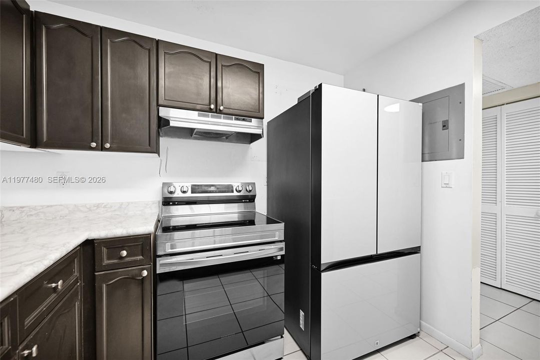 For Sale: $1,299,000 (1 beds, 1 baths, 880 Square Feet)