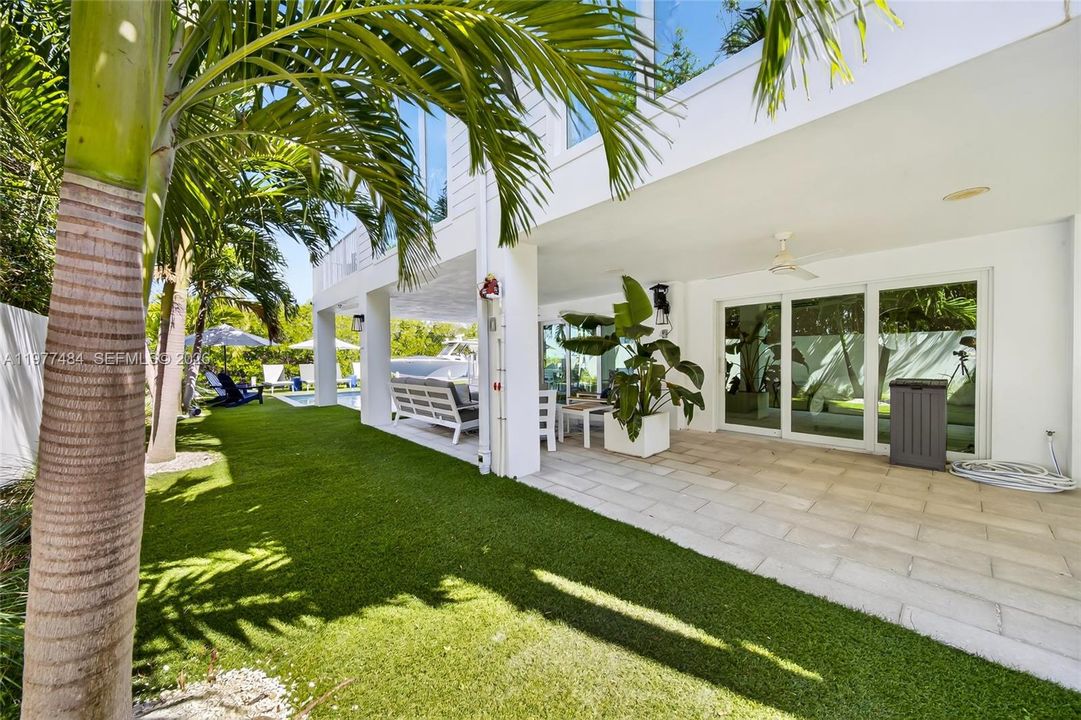 For Rent: $28,000 (6 beds, 6 baths, 4108 Square Feet)