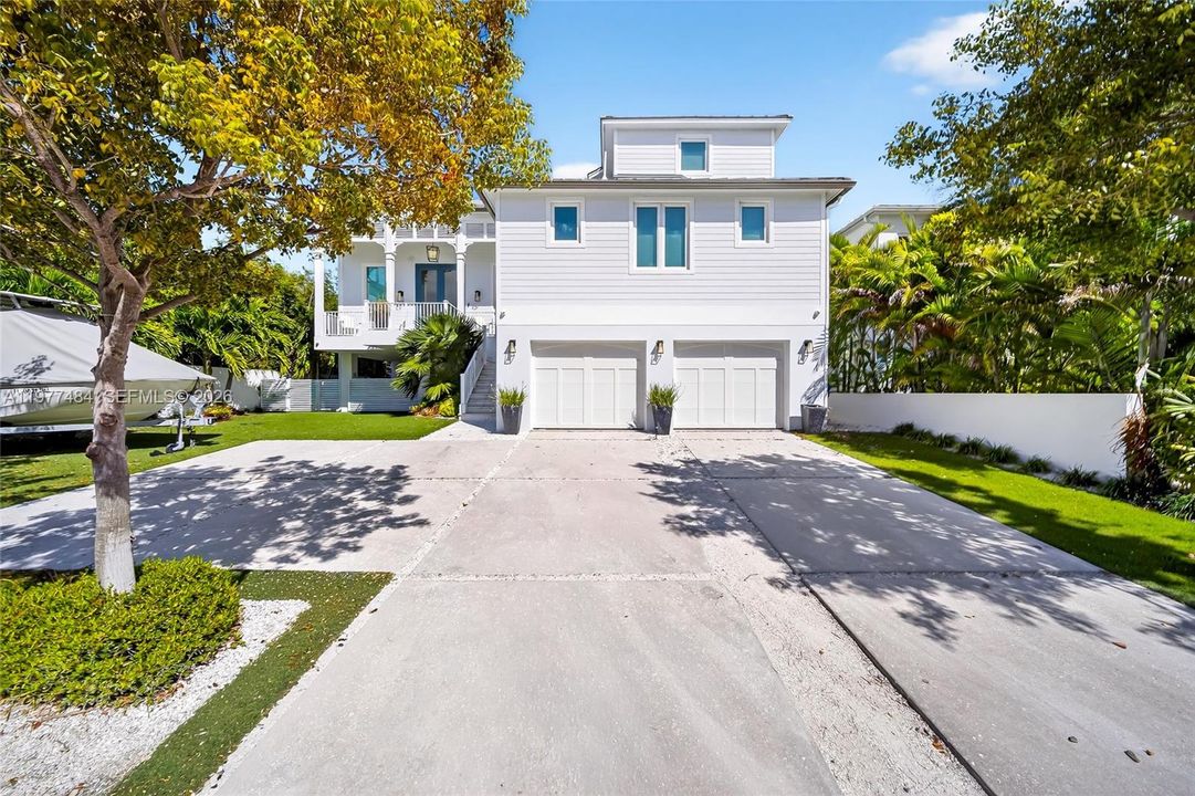 For Rent: $28,000 (6 beds, 6 baths, 4108 Square Feet)
