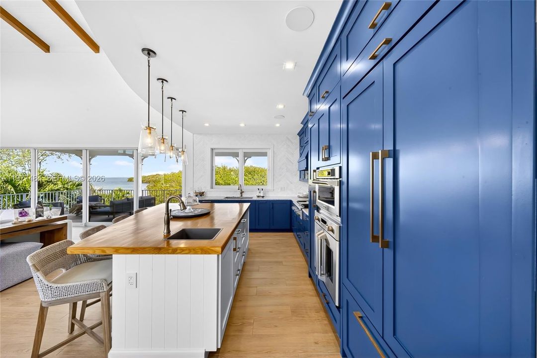 For Rent: $28,000 (6 beds, 6 baths, 4108 Square Feet)