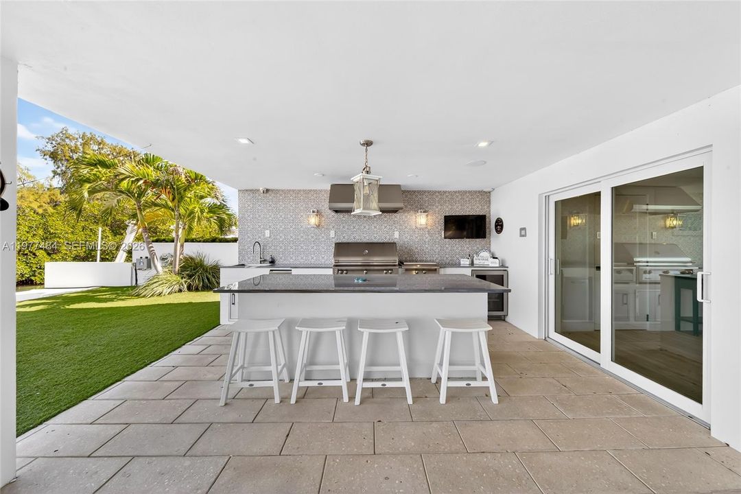 For Rent: $28,000 (6 beds, 6 baths, 4108 Square Feet)