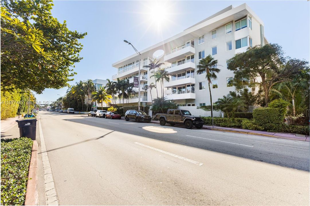 待售: $365,000 (1 贝兹, 1 浴室, 720 平方英尺)