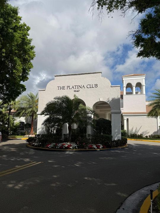 Activo con contrato: $215,000 (3 camas, 2 baños, 1442 Pies cuadrados)