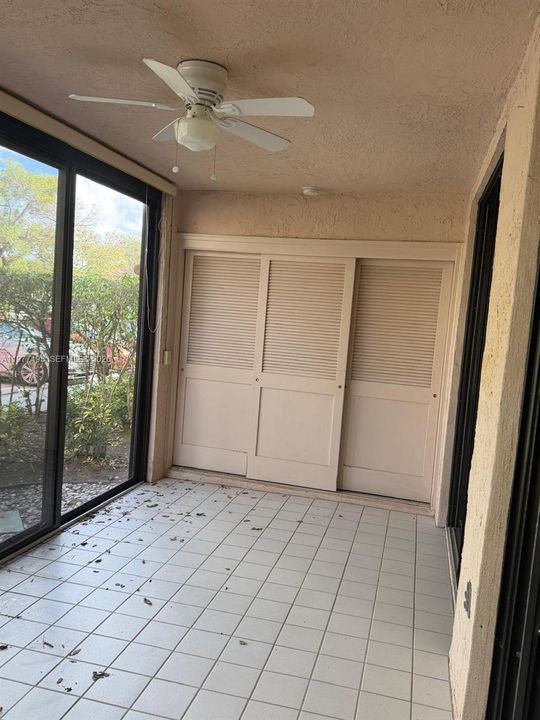 Activo con contrato: $215,000 (3 camas, 2 baños, 1442 Pies cuadrados)