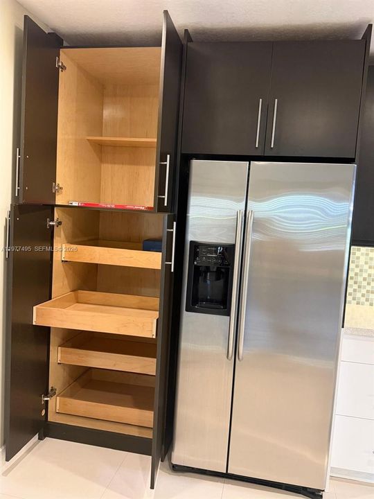 Activo con contrato: $215,000 (3 camas, 2 baños, 1442 Pies cuadrados)