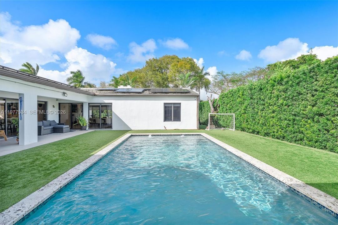 For Sale: $2,499,000 (4 beds, 2 baths, 2960 Square Feet)