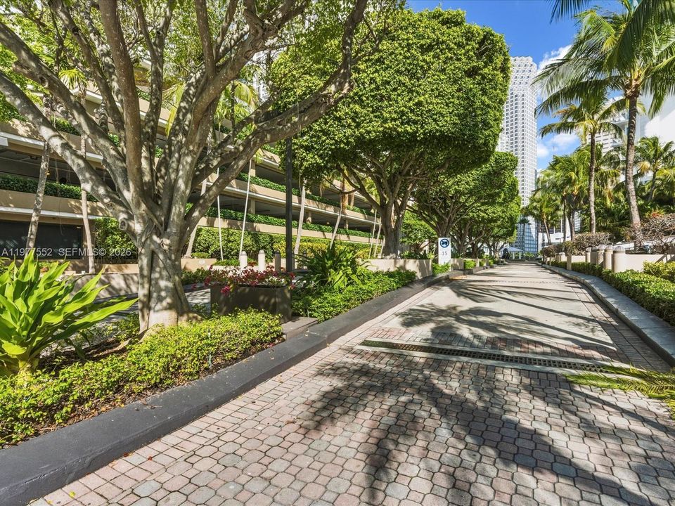 Под контрактом: $495,000 (1 спален, 1 ванн, 834 Квадратных фут)