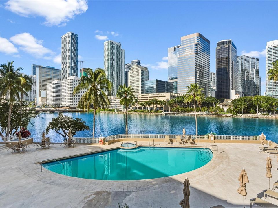 Под контрактом: $495,000 (1 спален, 1 ванн, 834 Квадратных фут)