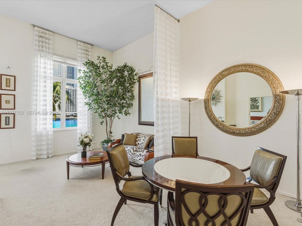 Под контрактом: $495,000 (1 спален, 1 ванн, 834 Квадратных фут)