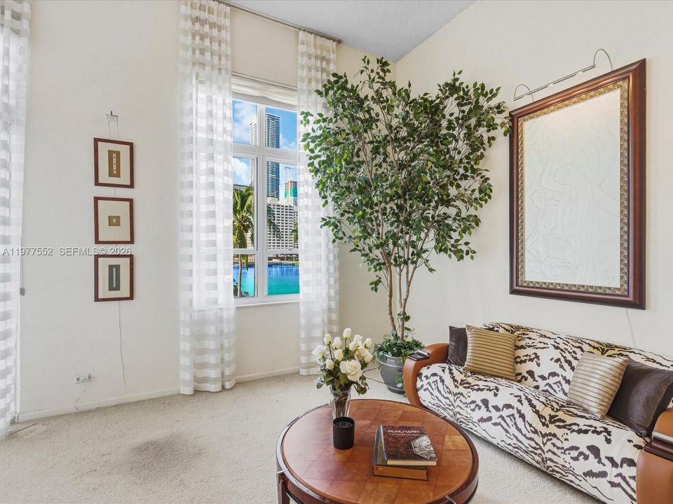 Под контрактом: $495,000 (1 спален, 1 ванн, 834 Квадратных фут)