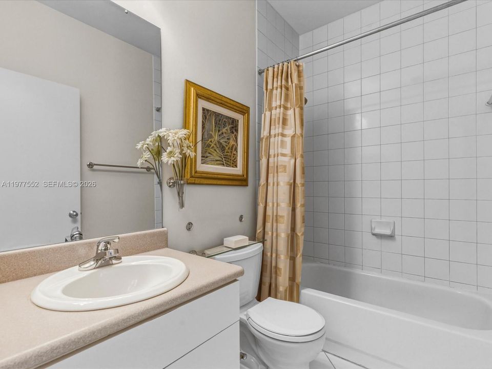 Под контрактом: $495,000 (1 спален, 1 ванн, 834 Квадратных фут)