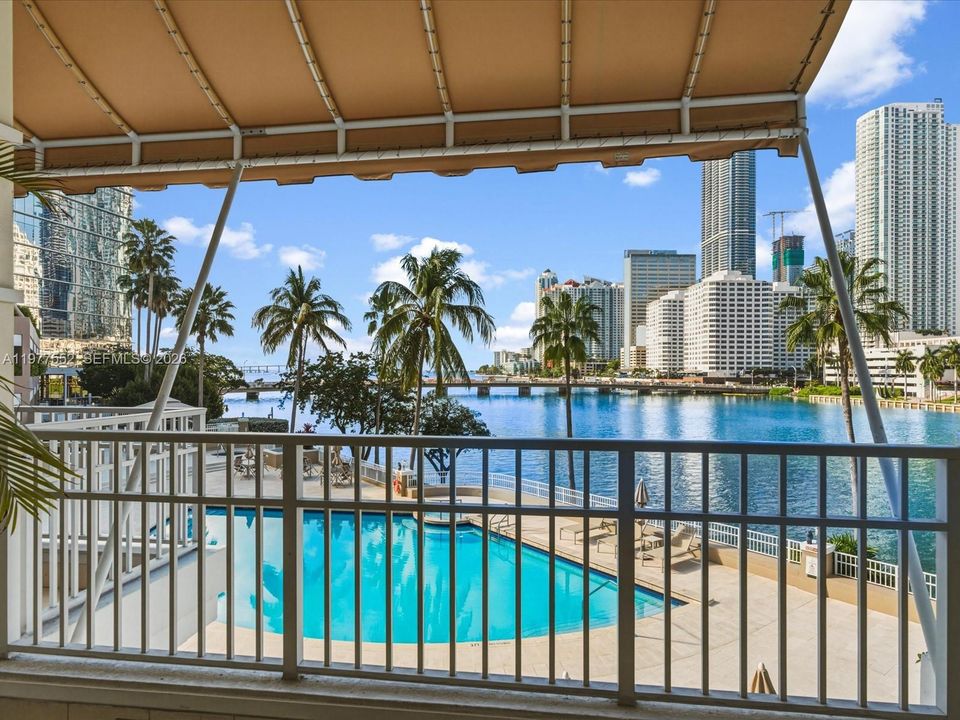 Под контрактом: $495,000 (1 спален, 1 ванн, 834 Квадратных фут)