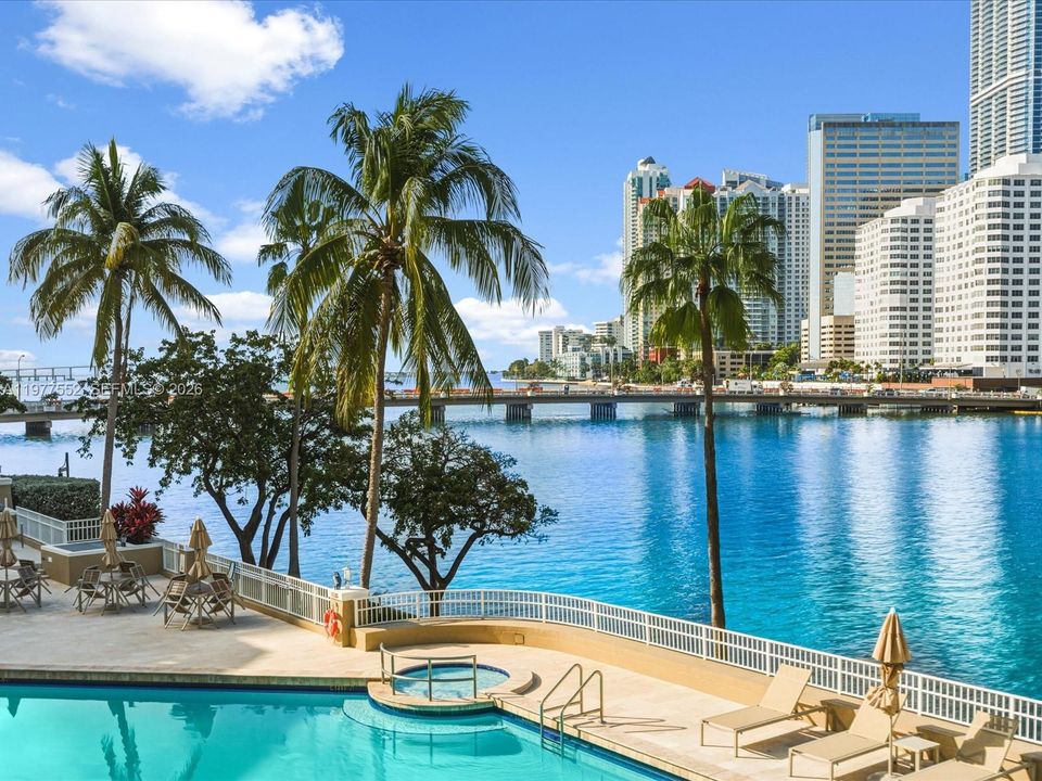 Под контрактом: $495,000 (1 спален, 1 ванн, 834 Квадратных фут)