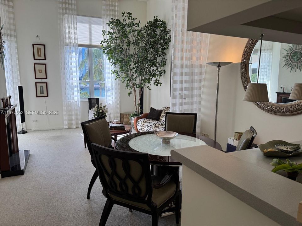 Под контрактом: $495,000 (1 спален, 1 ванн, 834 Квадратных фут)