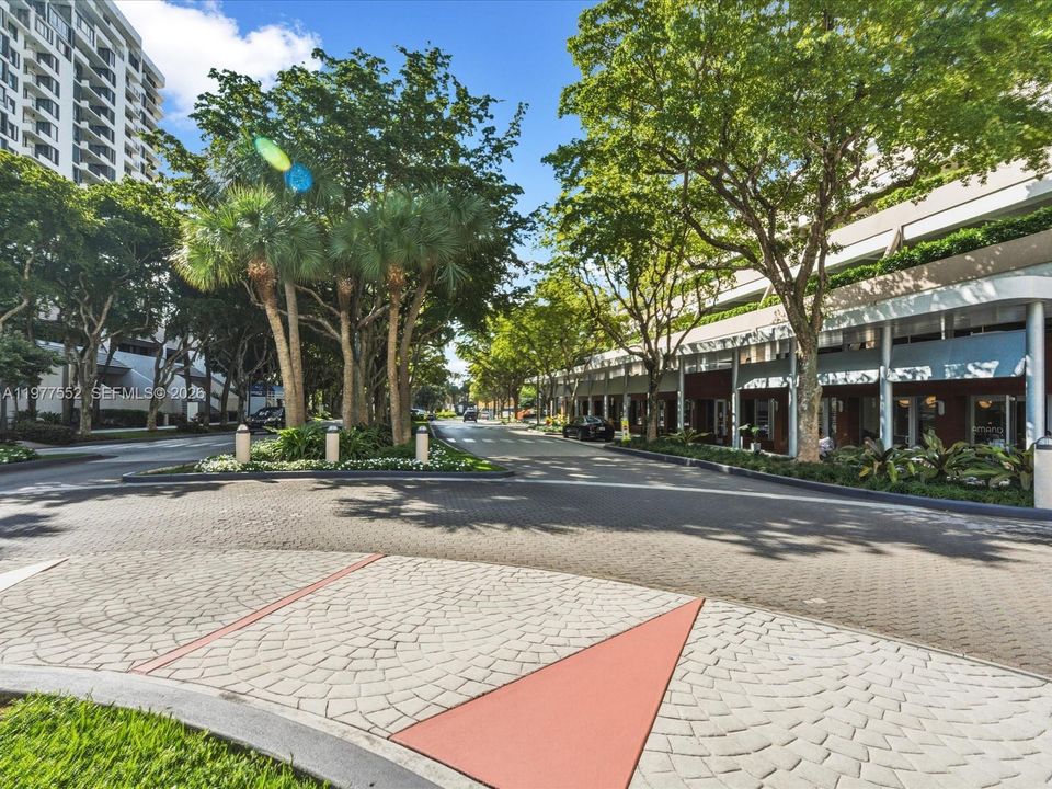 Под контрактом: $495,000 (1 спален, 1 ванн, 834 Квадратных фут)