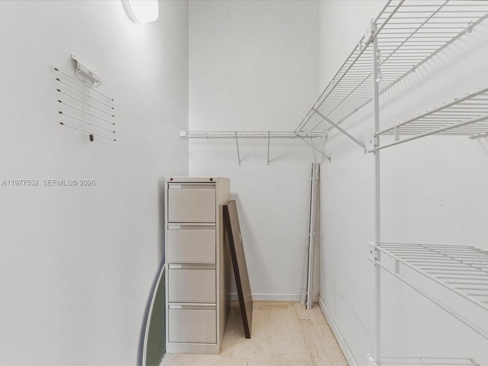 Под контрактом: $495,000 (1 спален, 1 ванн, 834 Квадратных фут)