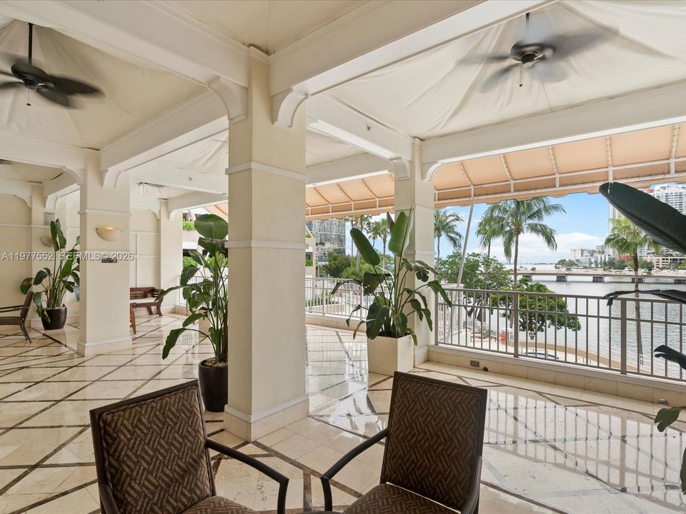 Под контрактом: $495,000 (1 спален, 1 ванн, 834 Квадратных фут)