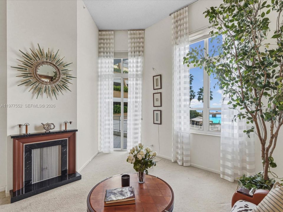 Под контрактом: $495,000 (1 спален, 1 ванн, 834 Квадратных фут)