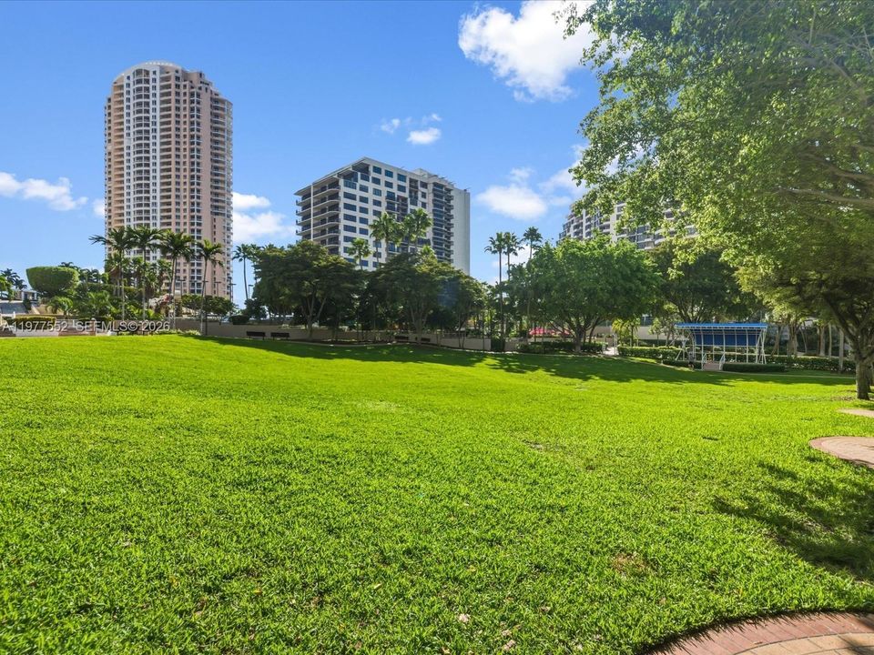 Под контрактом: $495,000 (1 спален, 1 ванн, 834 Квадратных фут)