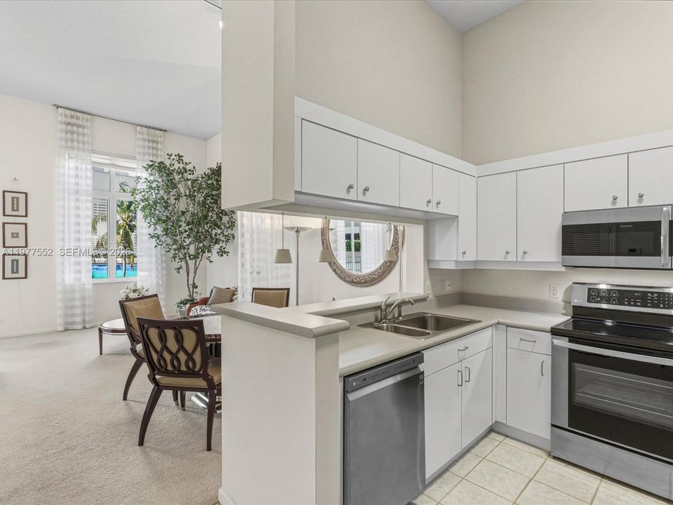 Под контрактом: $495,000 (1 спален, 1 ванн, 834 Квадратных фут)