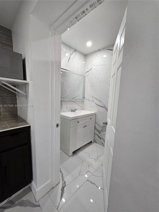 Activo con contrato: $485,000 (4 camas, 2 baños, 2027 Pies cuadrados)