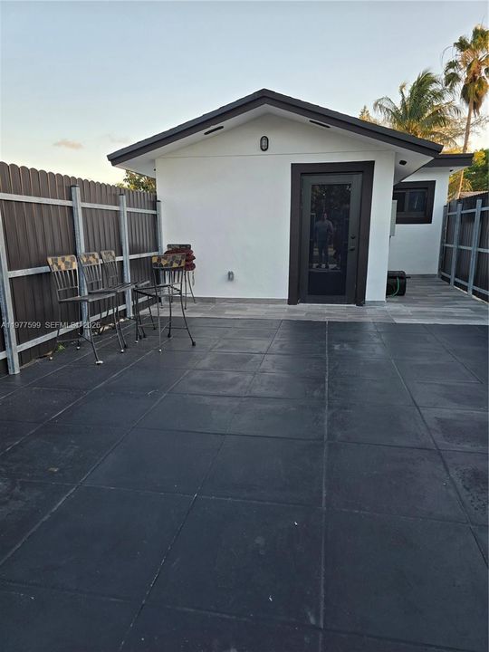 Activo con contrato: $485,000 (4 camas, 2 baños, 2027 Pies cuadrados)