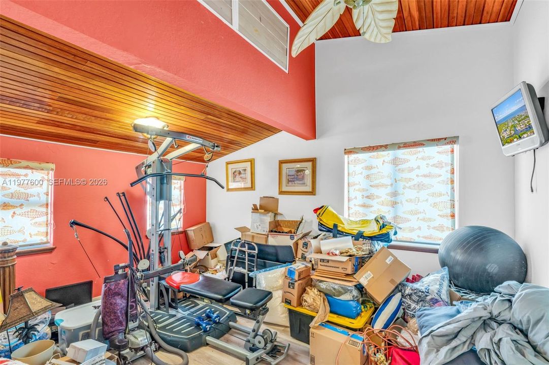 En Venta: $2,200,000 (3 camas, 2 baños, 2100 Pies cuadrados)