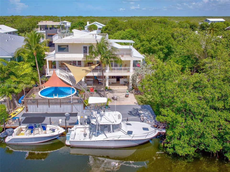 En Venta: $2,200,000 (3 camas, 2 baños, 2100 Pies cuadrados)