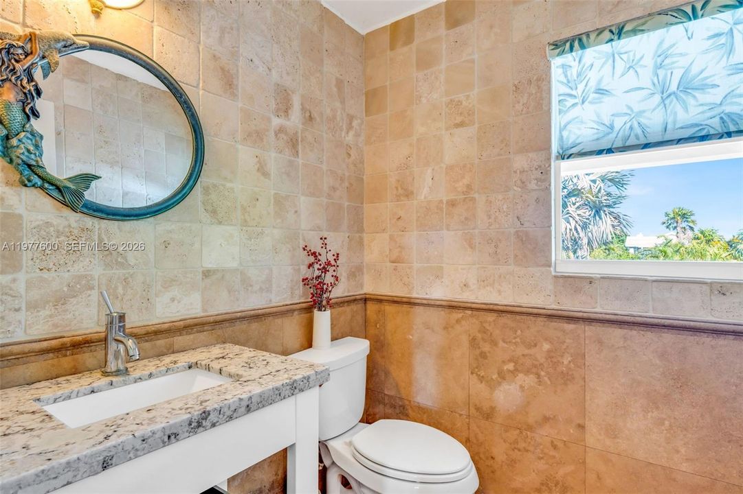 En Venta: $2,200,000 (3 camas, 2 baños, 2100 Pies cuadrados)