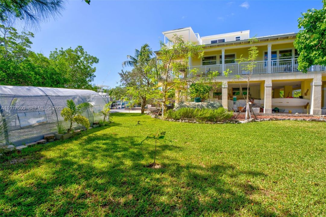 En Venta: $2,200,000 (3 camas, 2 baños, 2100 Pies cuadrados)