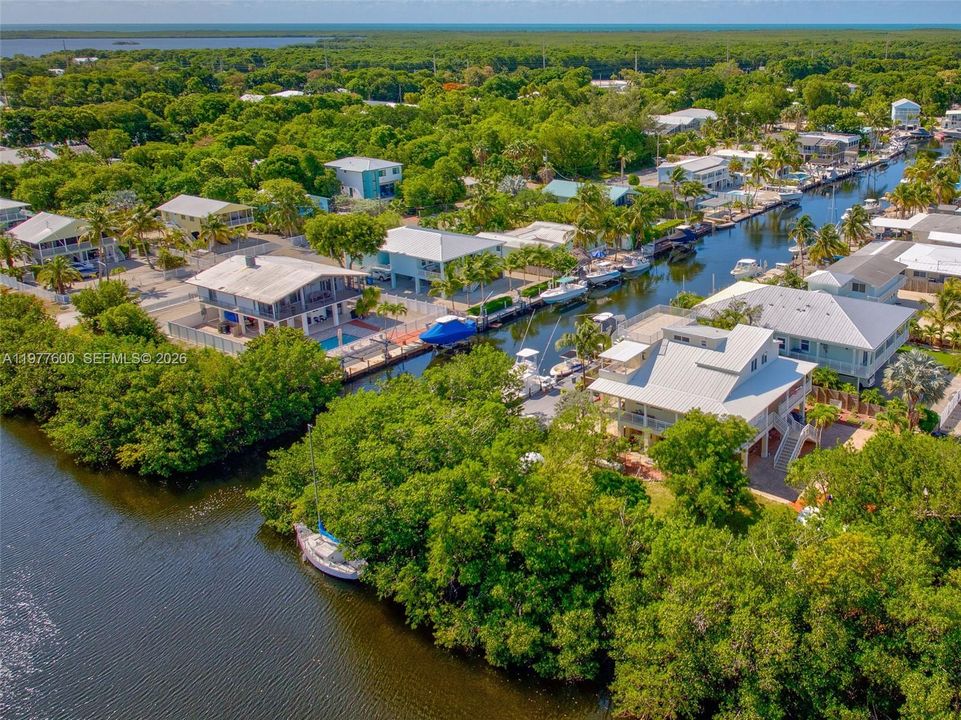 En Venta: $2,200,000 (3 camas, 2 baños, 2100 Pies cuadrados)