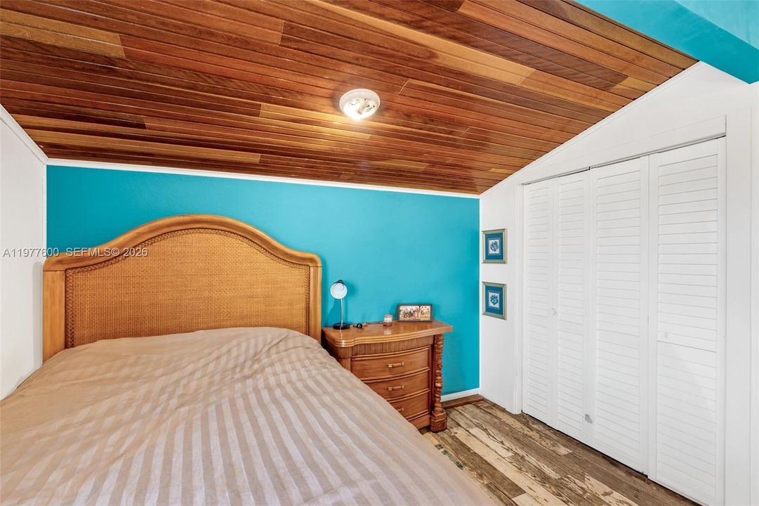 En Venta: $2,200,000 (3 camas, 2 baños, 2100 Pies cuadrados)