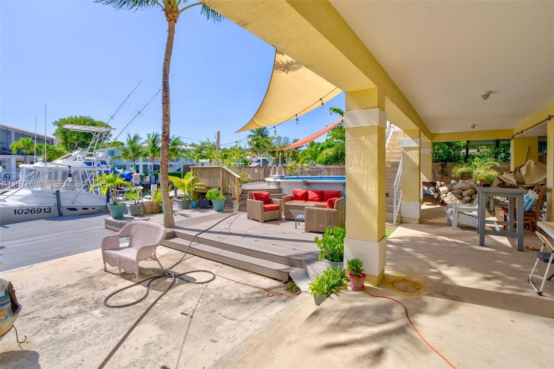 En Venta: $2,200,000 (3 camas, 2 baños, 2100 Pies cuadrados)