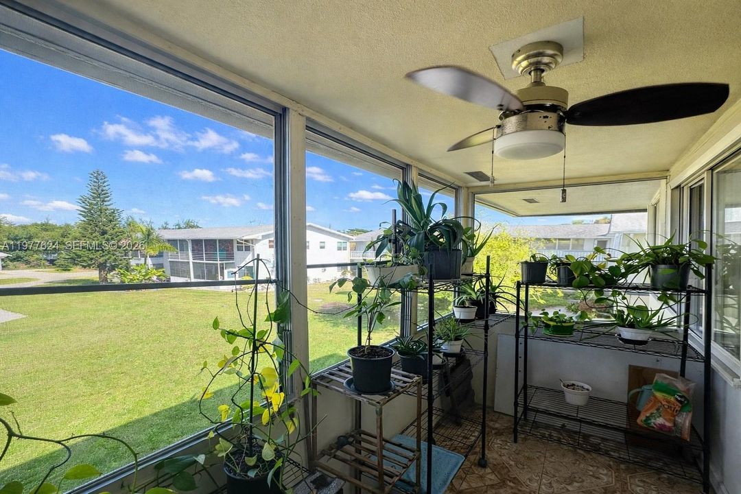 For Sale: $105,000 (2 beds, 1 baths, 819 Square Feet)