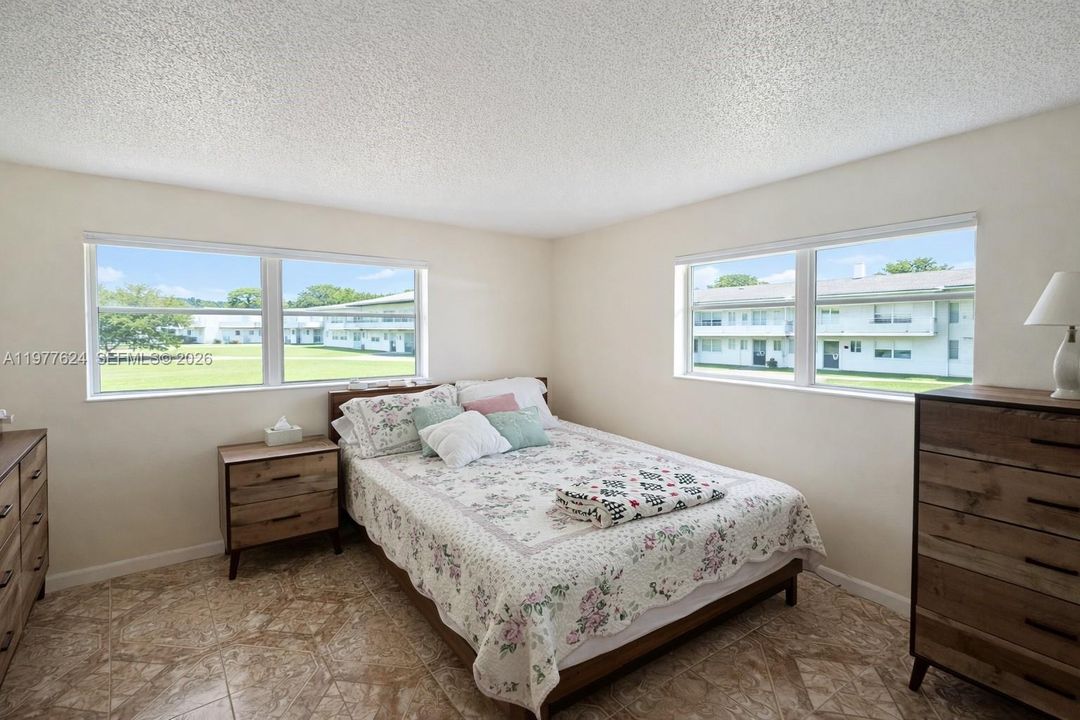 For Sale: $105,000 (2 beds, 1 baths, 819 Square Feet)