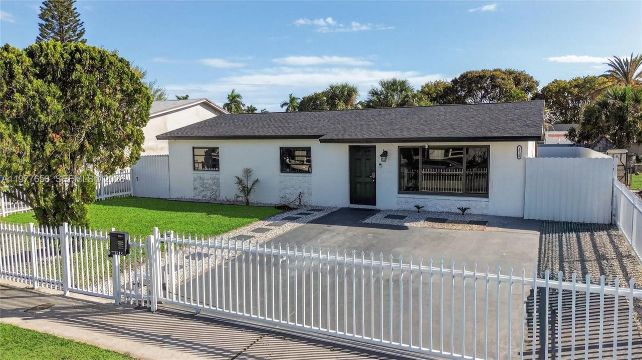 En Venta: $479,000 (3 camas, 1 baños, 1215 Pies cuadrados)