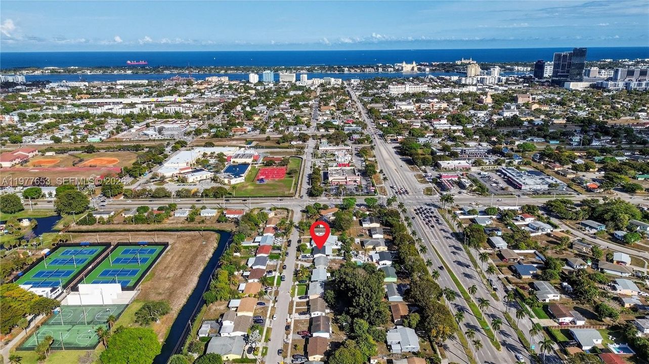 En Venta: $479,000 (3 camas, 1 baños, 1215 Pies cuadrados)