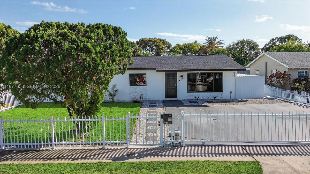 En Venta: $479,000 (3 camas, 1 baños, 1215 Pies cuadrados)